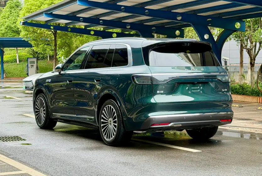 Hima AITO M8 2025 Extended-Range Ultra Version 53.4 kWh 6-Seater Edition — миниатюра 11