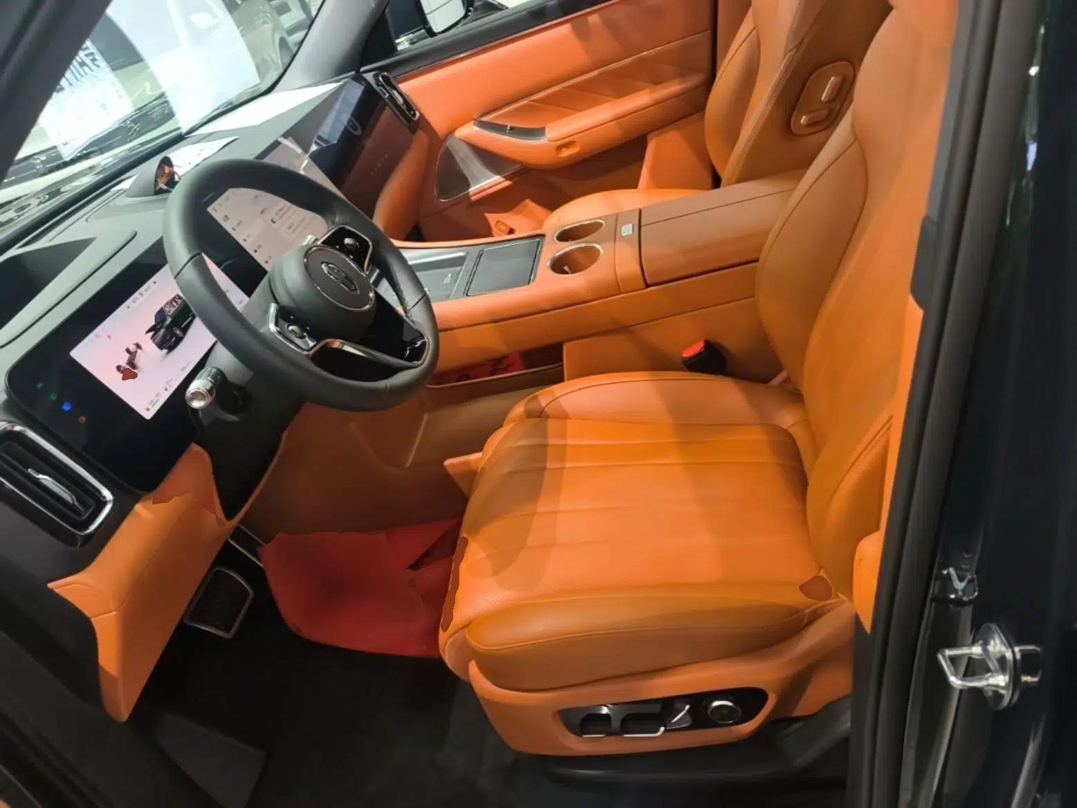 Hima AITO M8 2025 Extended-Range Ultra Version 53.4 kWh 6-Seater Edition — миниатюра 18