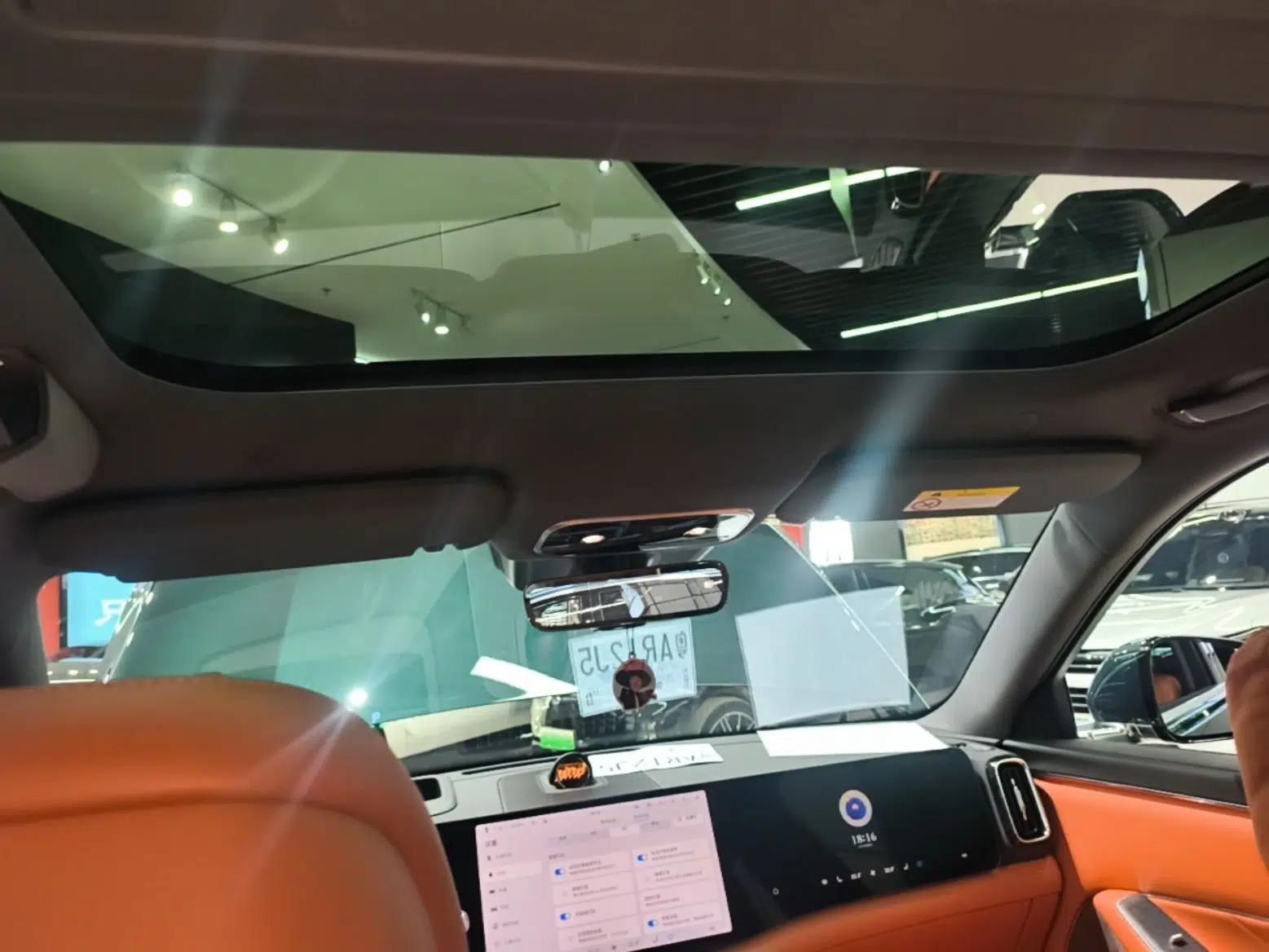 Hima AITO M8 2025 Extended-Range Ultra Version 53.4 kWh 6-Seater Edition — миниатюра 19