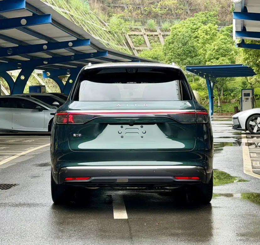 Hima AITO M8 2025 Extended-Range Ultra Version 53.4 kWh 6-Seater Edition — миниатюра 7