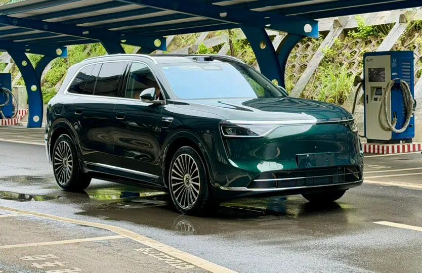 Hima AITO M8 2025 Extended-Range Ultra Version 53.4 kWh 6-Seater Edition — миниатюра 8
