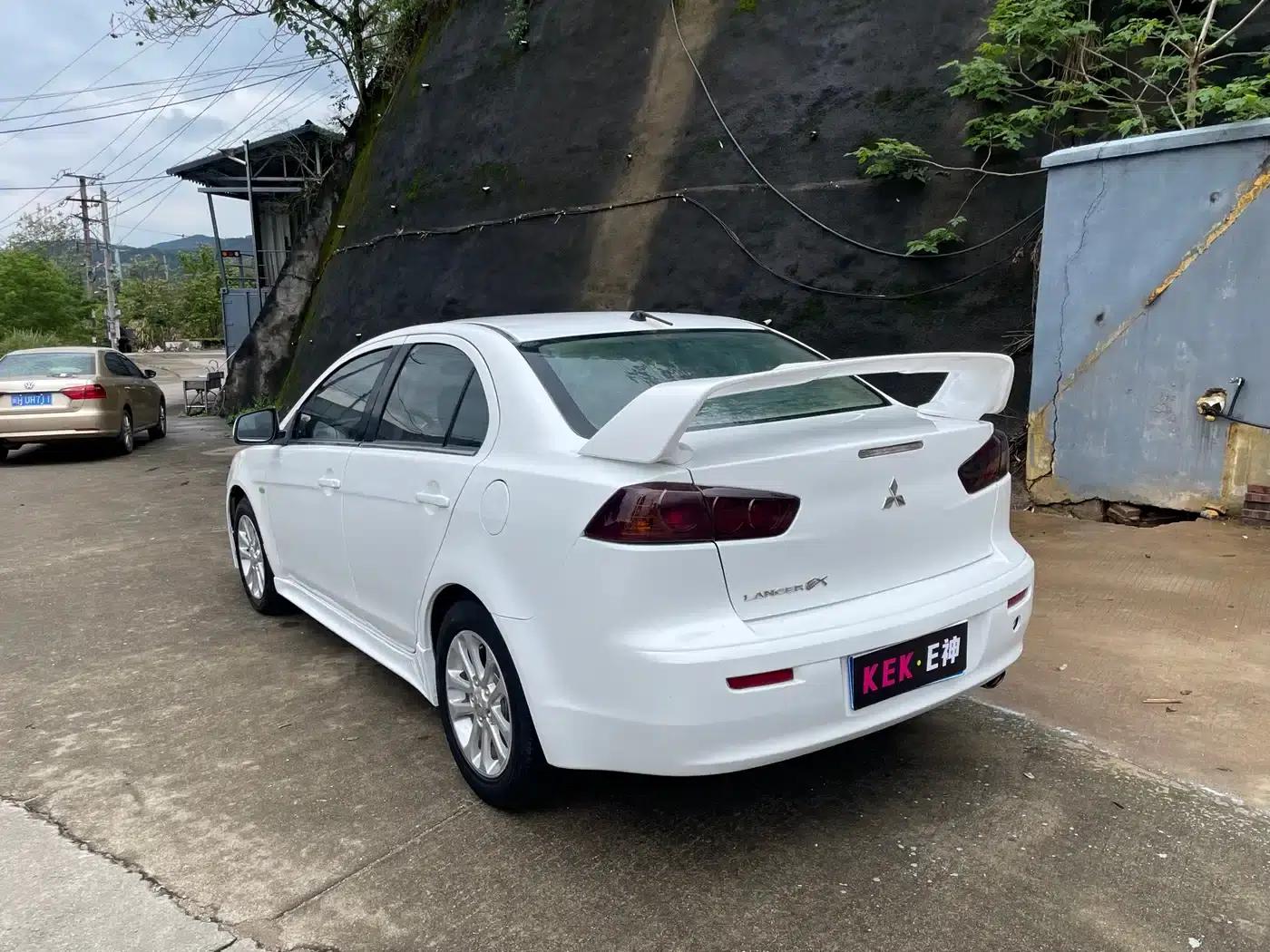 Lancer EX 2010 Luxury Edition 1.8L Manual — миниатюра 5