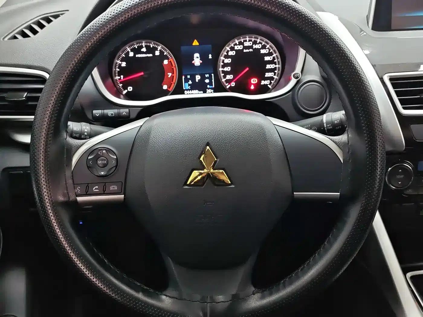 Eclipse Cross 2022 1.5T CVT 2WD Fearless Edition — миниатюра 12