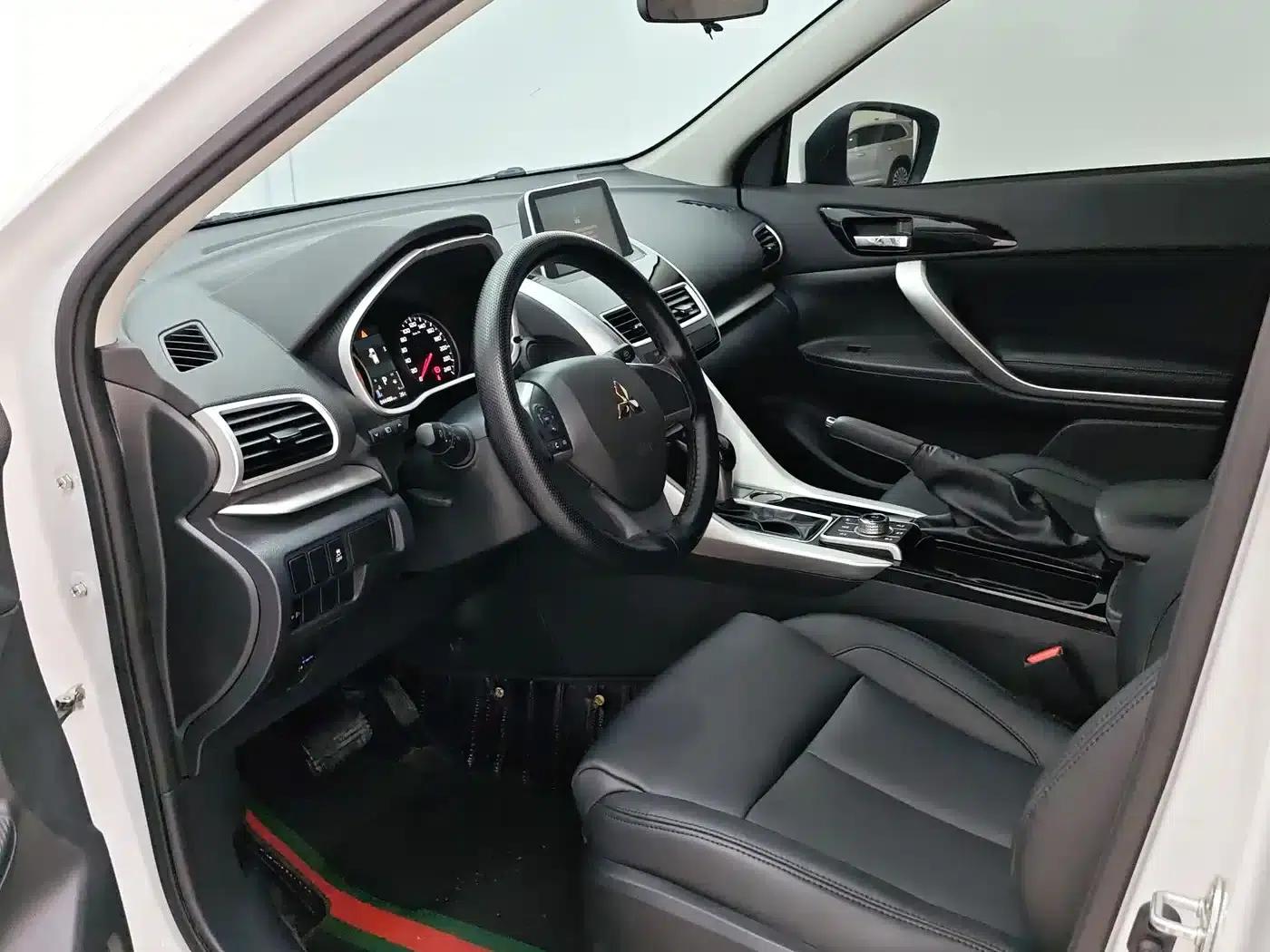 Eclipse Cross 2022 1.5T CVT 2WD Fearless Edition — миниатюра 8