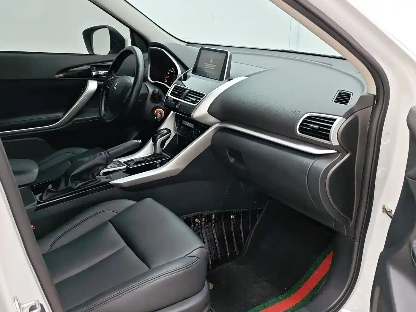 Eclipse Cross 2022 1.5T CVT 2WD Fearless Edition — миниатюра 9