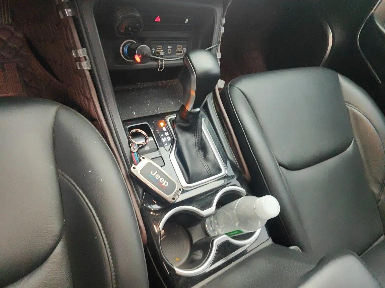 Jeep Grand Commander 2020 2.0T Two-Wheel Drive Elite Version — миниатюра 15