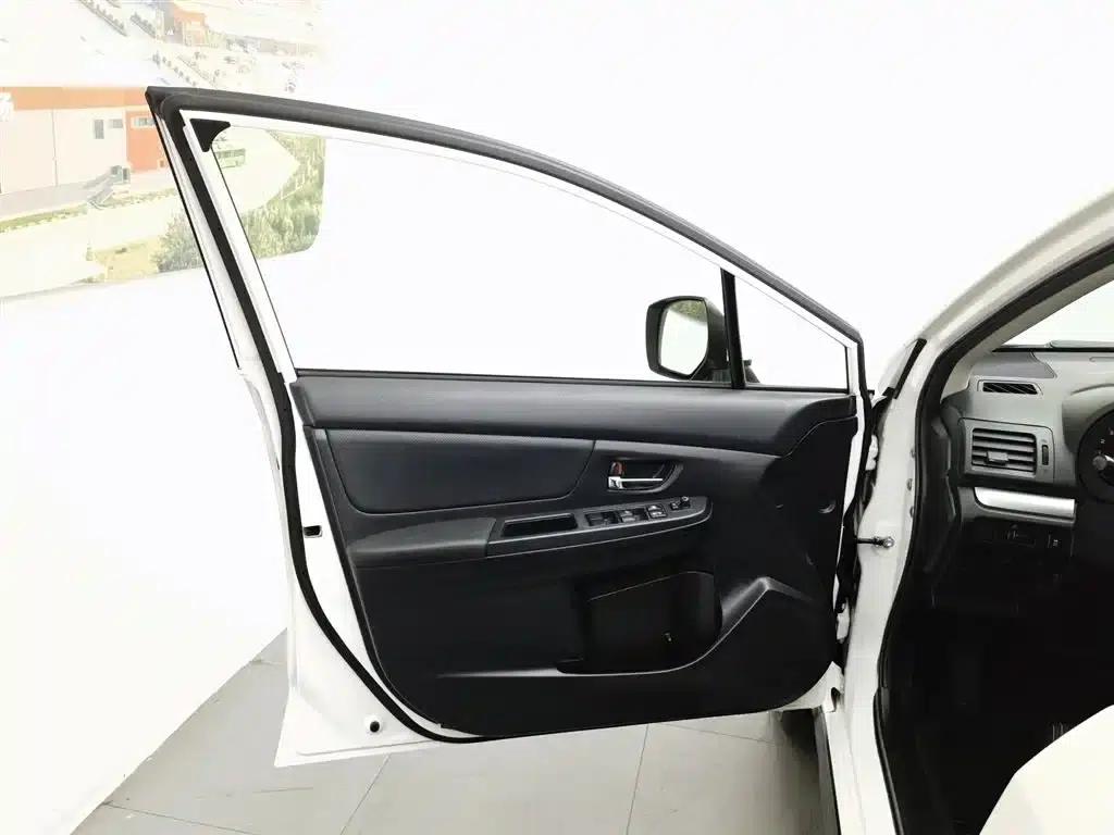 Subaru XV 2012 2.0i Luxury Edition — миниатюра 8