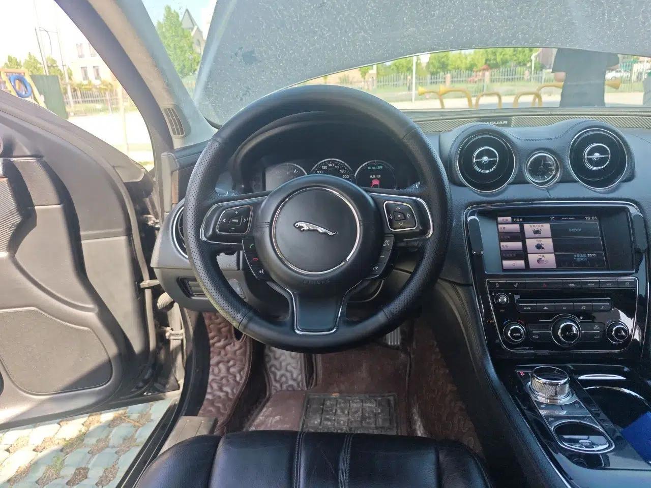 Jaguar XJ 2014 XJL 2.0T Two-Wheel-Drive Elegant Business Edition — миниатюра 11