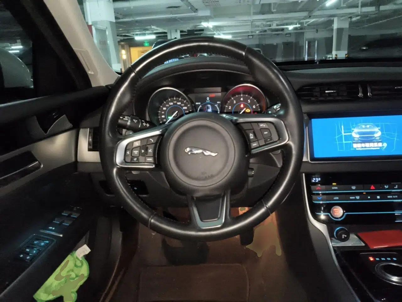 Jaguar XF 2018 XF Sportbrake 2.0T 250 PS Two-Wheel-Drive Luxury Edition — миниатюра 11