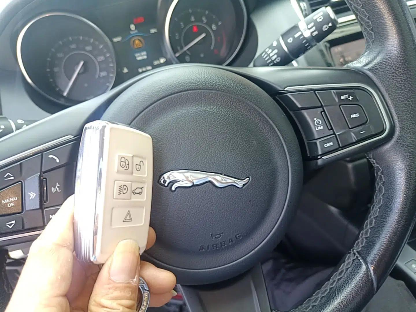 Jaguar E-PACE 2018 P250 S China VI — миниатюра 12