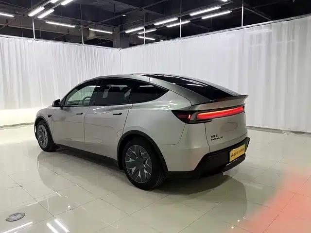 Model Y L 2025 Long Range All-Wheel Drive — миниатюра 6