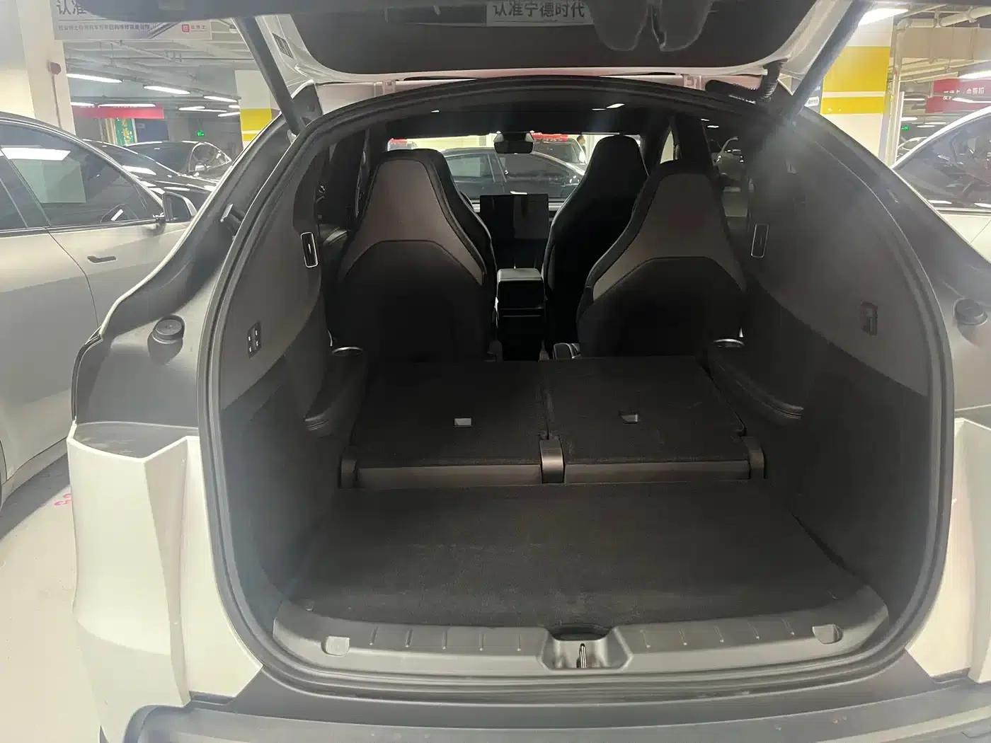 Model Y L 2025 Long Range All-Wheel Drive — миниатюра 10