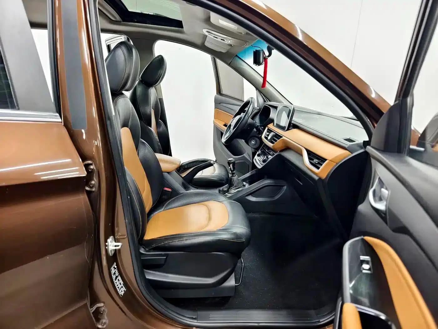 Wuling Hongguang S3 2018 1.5L Manual Deluxe Edition (National V Emission Standard) — миниатюра 15