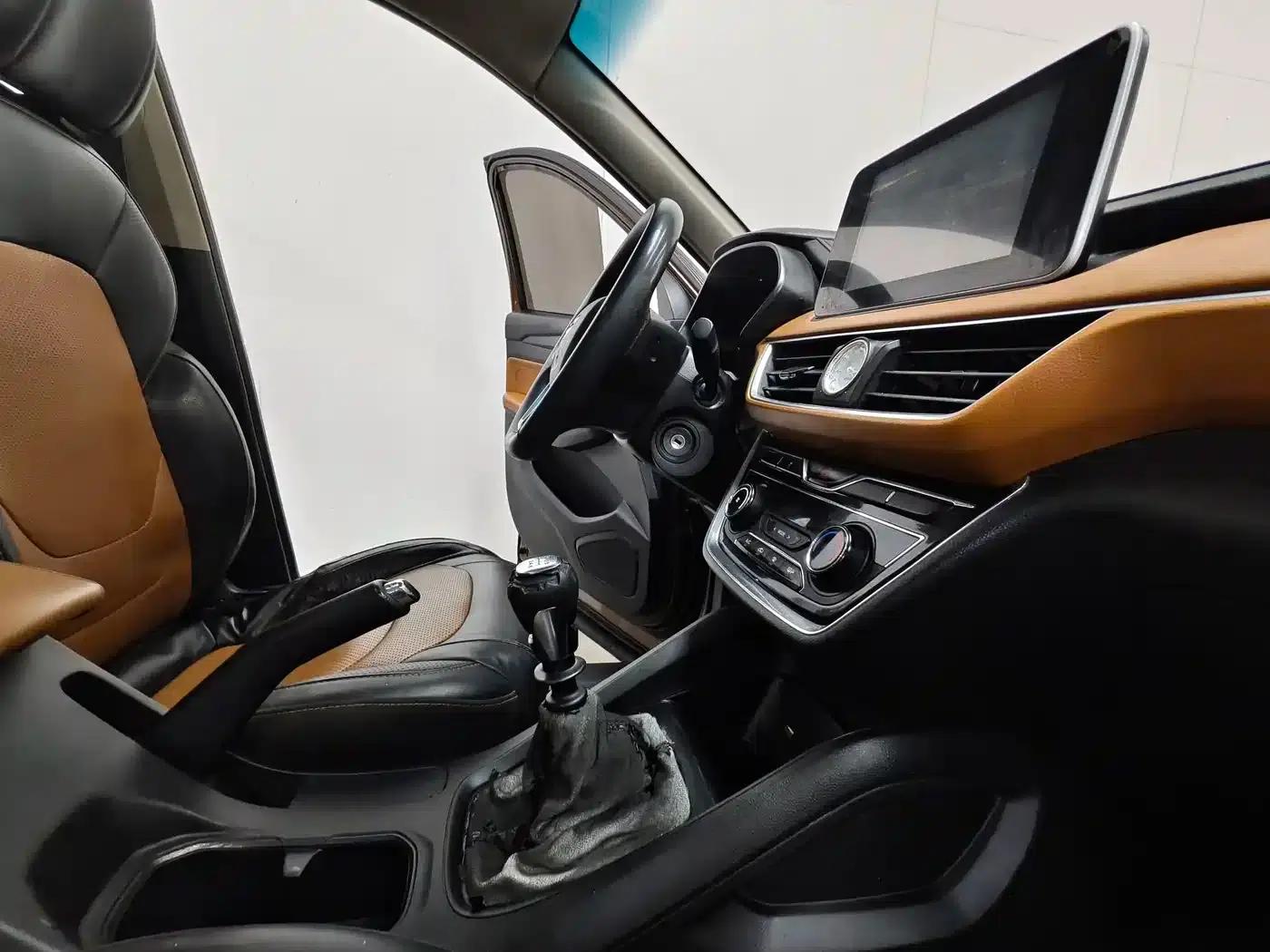 Wuling Hongguang S3 2018 1.5L Manual Deluxe Edition (National V Emission Standard) — миниатюра 16
