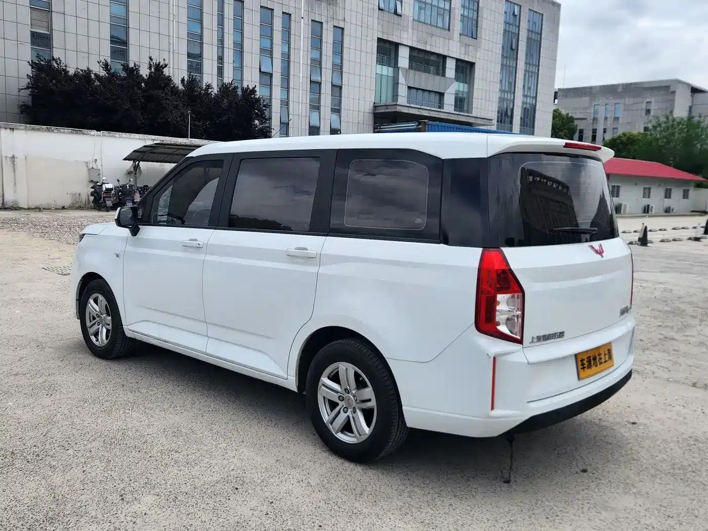 Wuling Hongguang PLUS 2019 1.5T Manual Deluxe 7-Seater — миниатюра 5