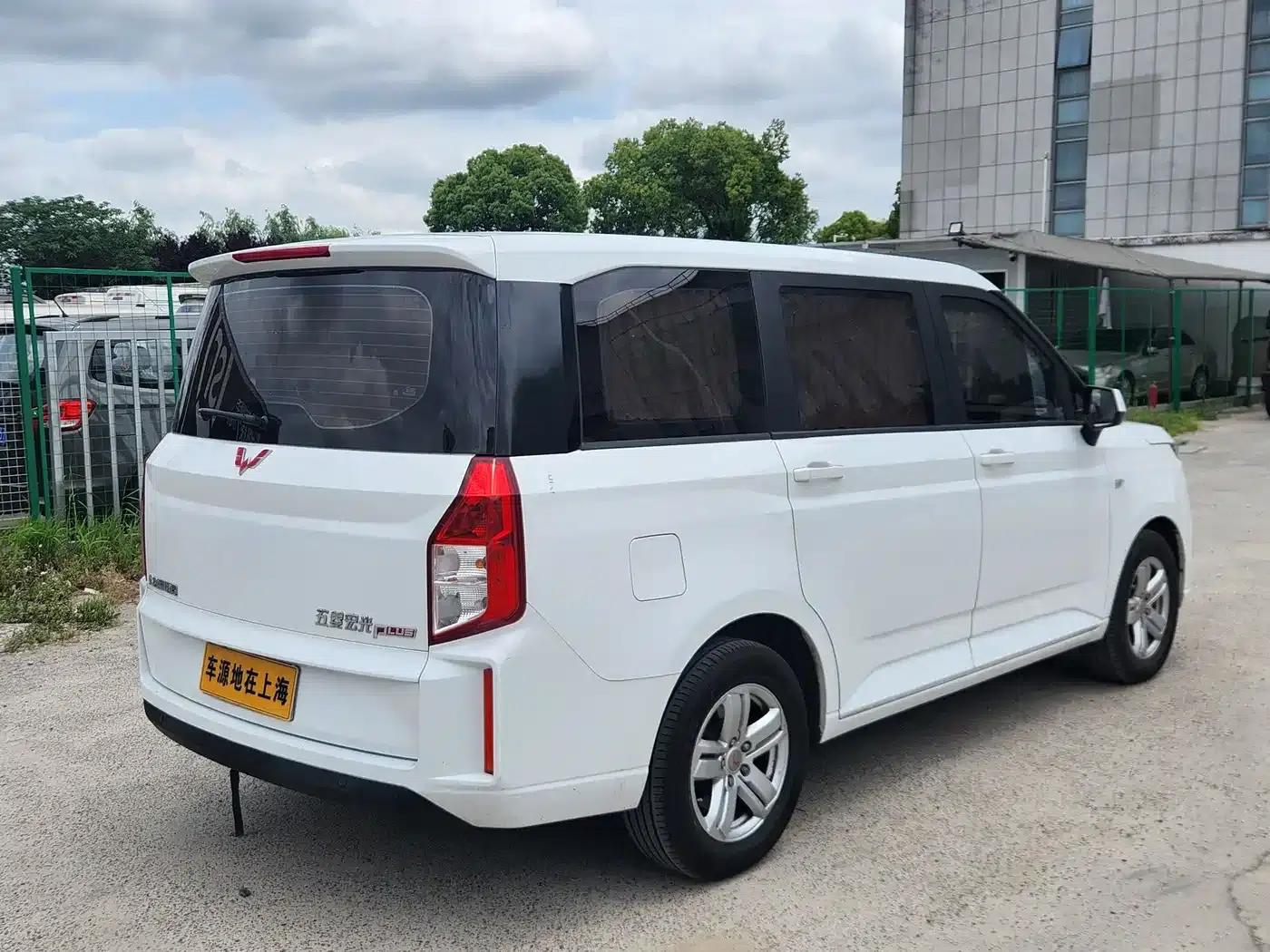 Wuling Hongguang PLUS 2019 1.5T Manual Deluxe 7-Seater — миниатюра 6