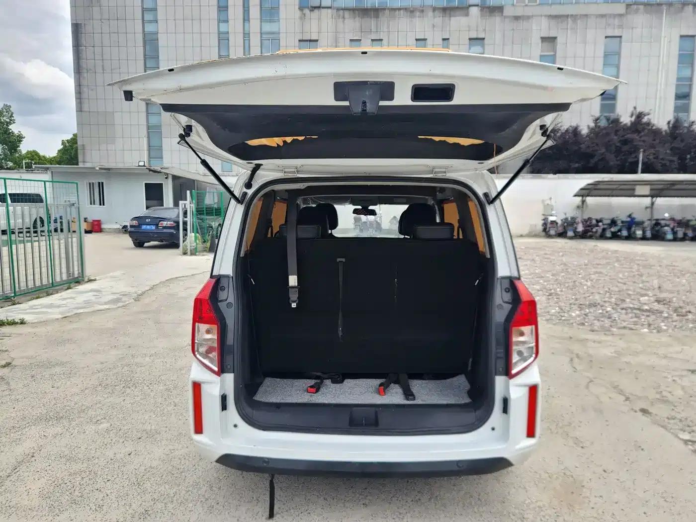 Wuling Hongguang PLUS 2019 1.5T Manual Deluxe 7-Seater — миниатюра 7
