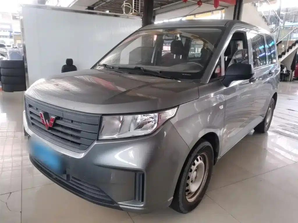 Wuling Hongguang PLUS 2020 1.5L Manual Standard 7-Seater — миниатюра 1