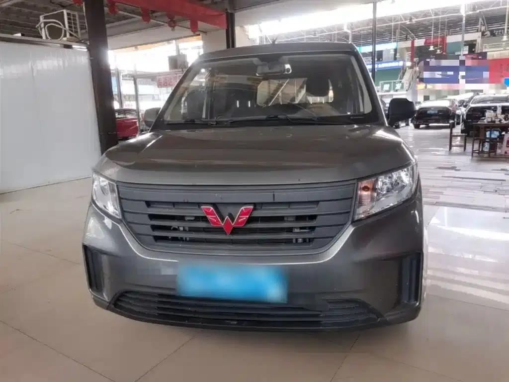 Wuling Hongguang PLUS 2020 1.5L Manual Standard 7-Seater — миниатюра 3