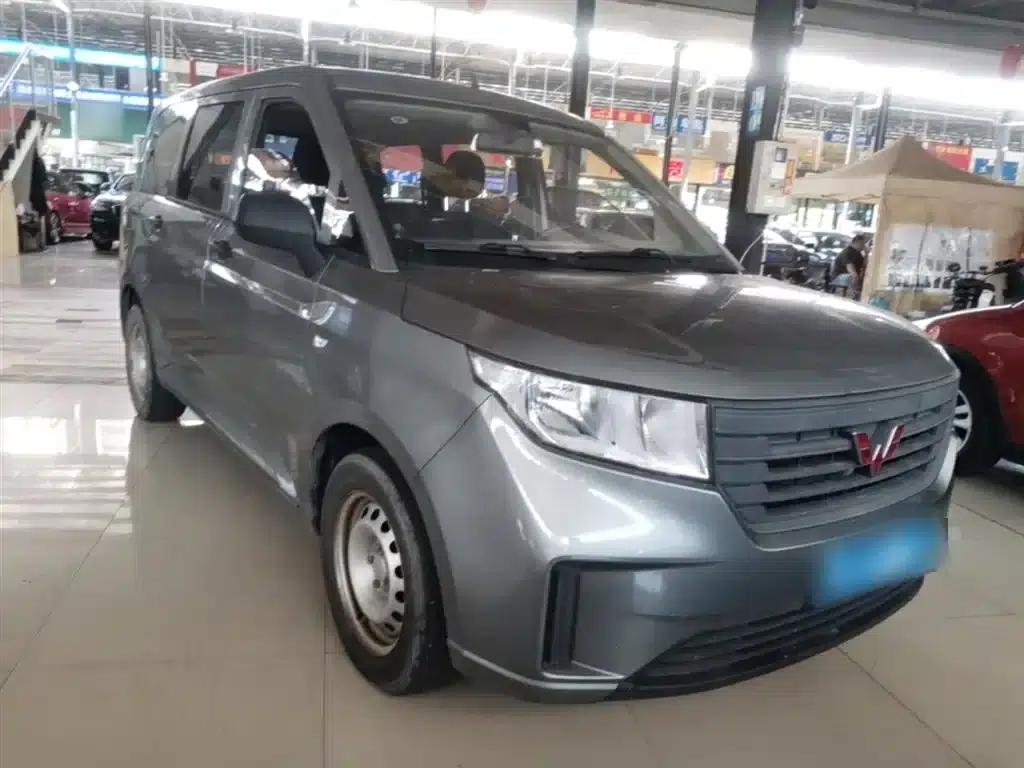 Wuling Hongguang PLUS 2020 1.5L Manual Standard 7-Seater — миниатюра 4