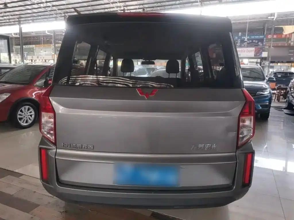 Wuling Hongguang PLUS 2020 1.5L Manual Standard 7-Seater — миниатюра 6
