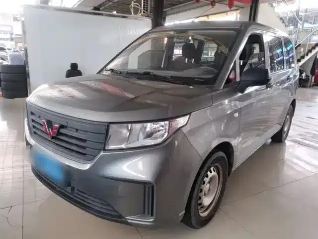 Wuling Hongguang PLUS 2020 1.5L Manual Standard 7-Seater