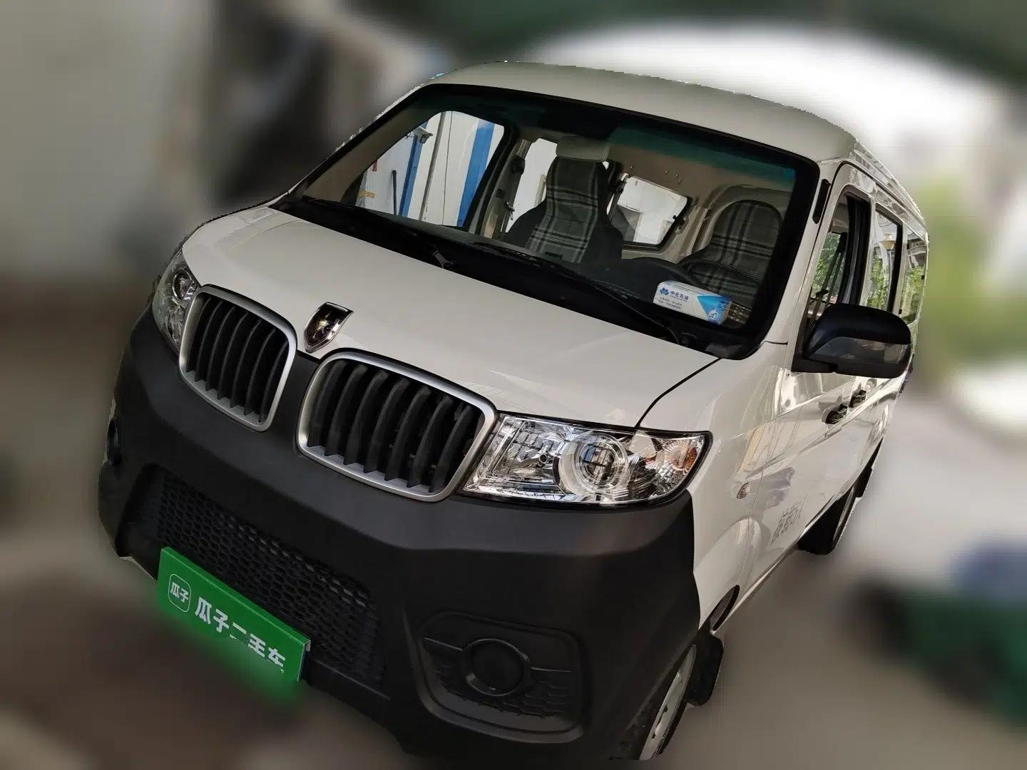 Jinbei Hiace X30 2023 1.5L Super-Comfortable Passenger Van 5/6/7-Seater Non-Air-Conditioned Version Model SWC15M — миниатюра 1