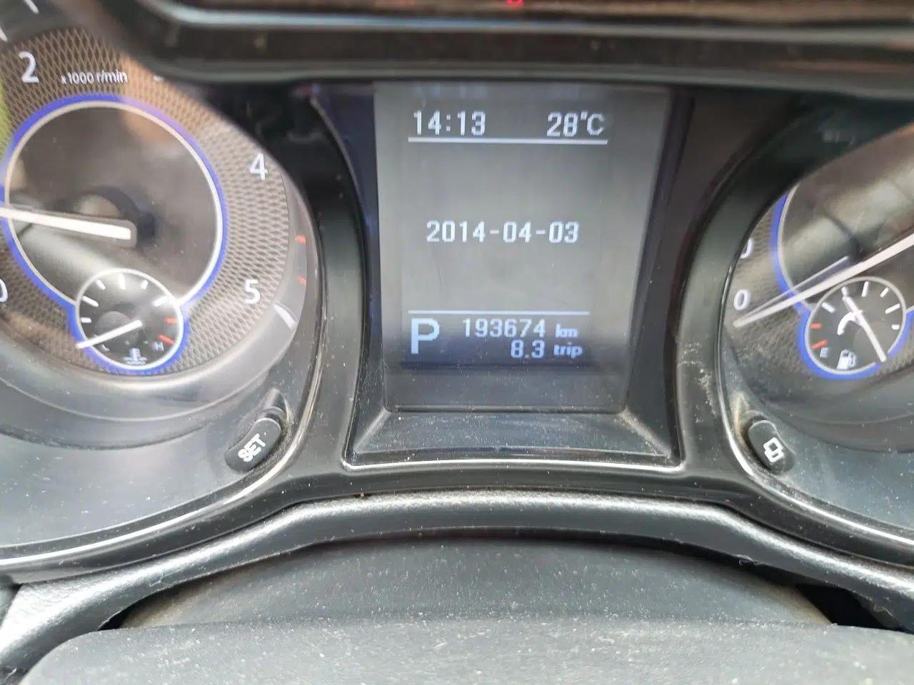 JMC Yusheng S350 2014 2.4T Automatic 2WD Diesel Luxury Version with Sunroof 5 Seats — миниатюра 13