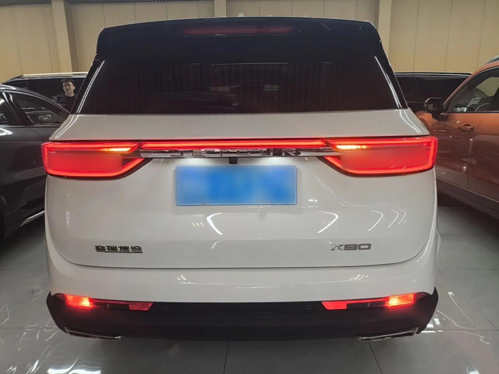 JETOUR X90 PRO 2024 2.0T DCT Ultimate 7-Seater — миниатюра 3