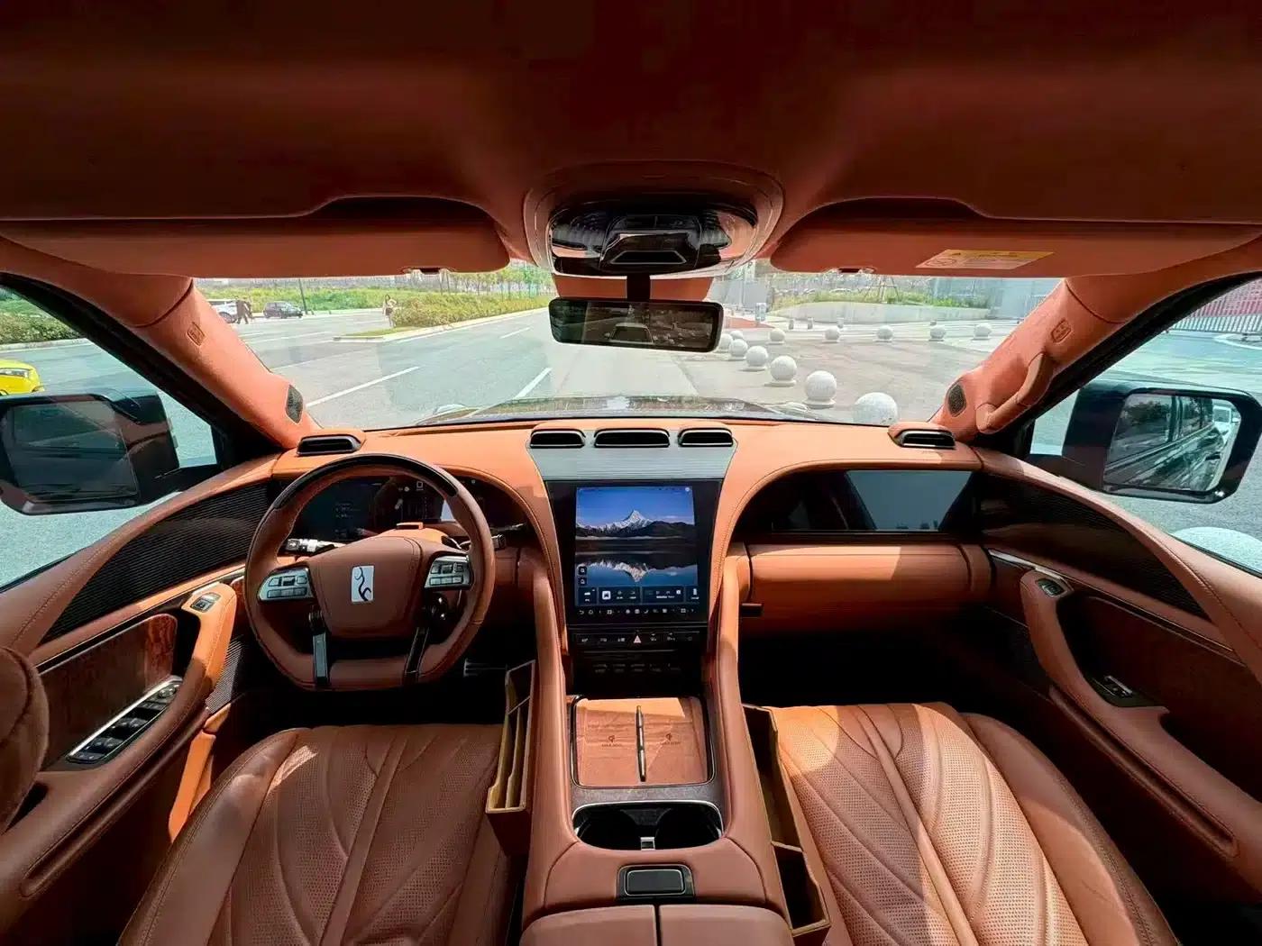 Looking up at the 2023 U8 Luxury Edition — миниатюра 5