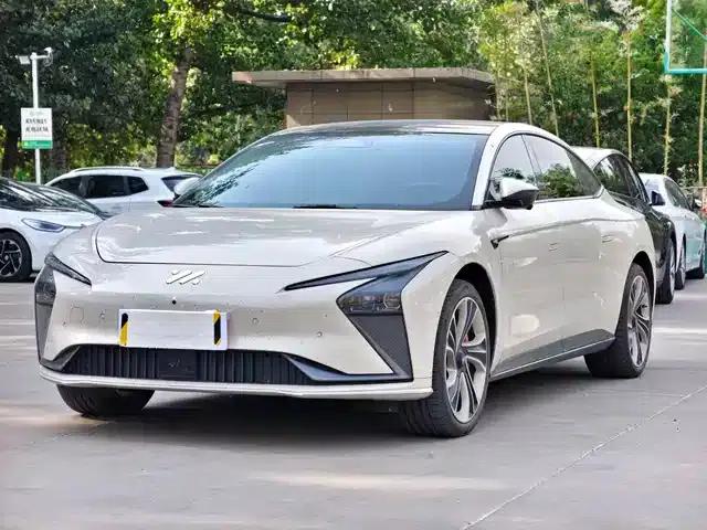 Zhiji L7 2022 Dynamic