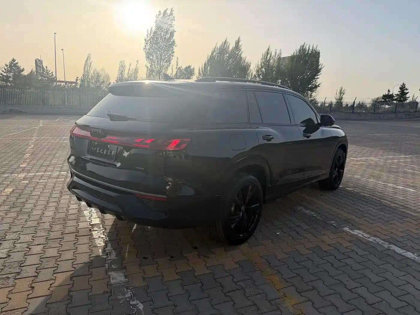 Audi Q6 2024 45 TFSI quattro Black Edition 6-seater — миниатюра 12