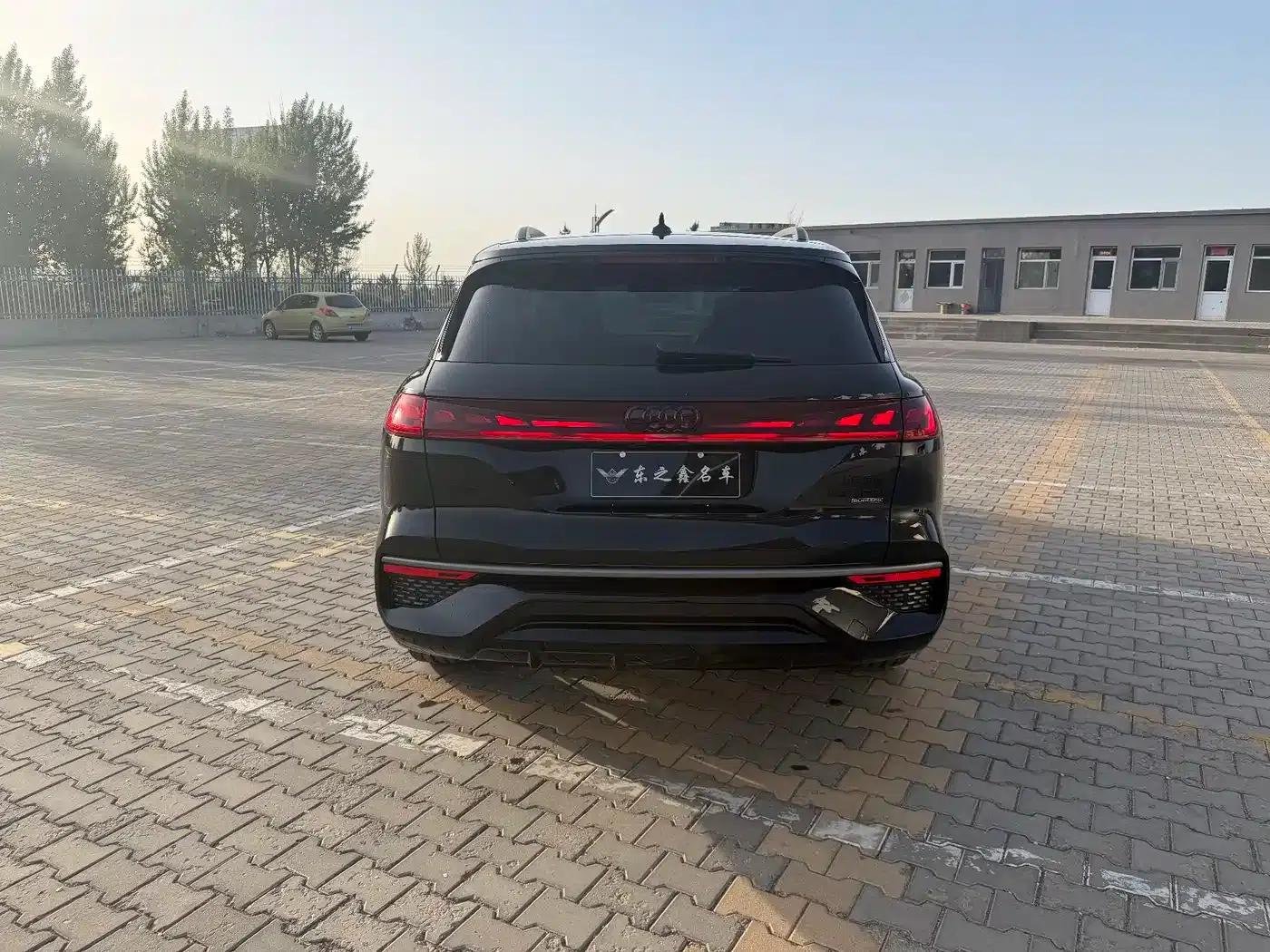 Audi Q6 2024 45 TFSI quattro Black Edition 6-seater — миниатюра 13