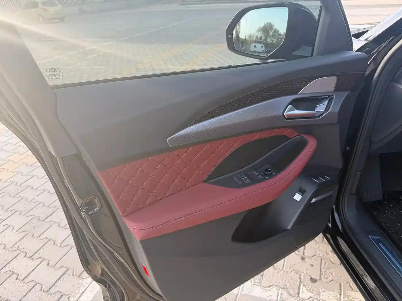 Audi Q6 2024 45 TFSI quattro Black Edition 6-seater — миниатюра 7