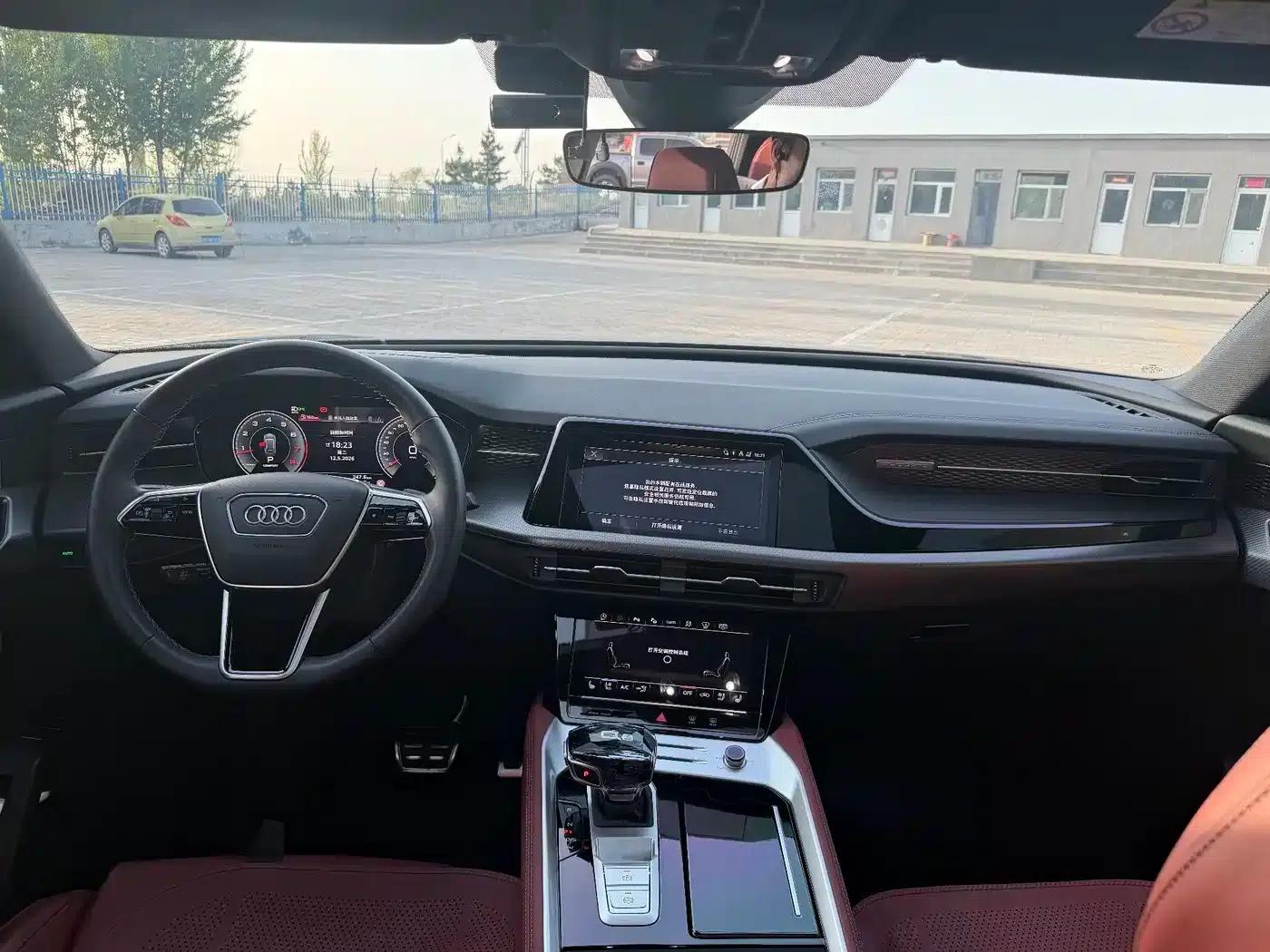 Audi Q6 2024 45 TFSI quattro Black Edition 6-seater — миниатюра 8