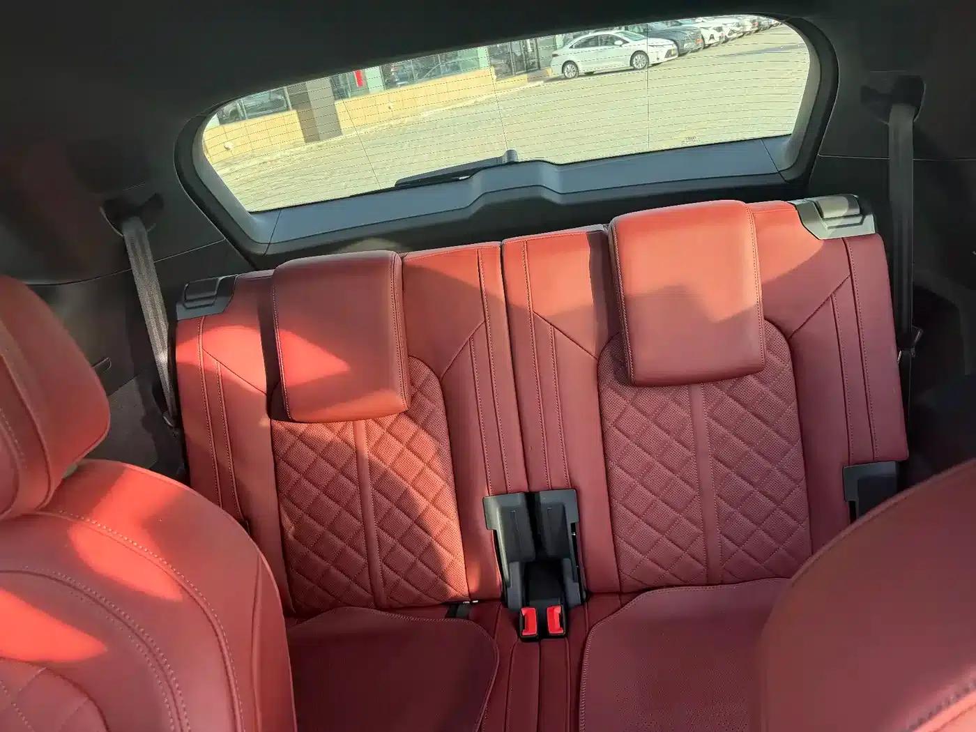 Audi Q6 2024 45 TFSI quattro Black Edition 6-seater — миниатюра 9