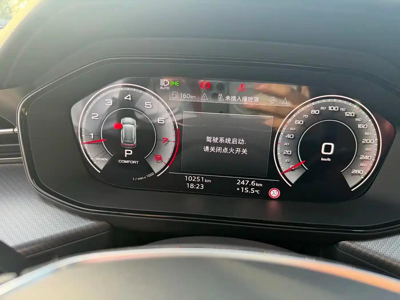 Audi Q6 2024 45 TFSI quattro Black Edition 6-seater — миниатюра 10