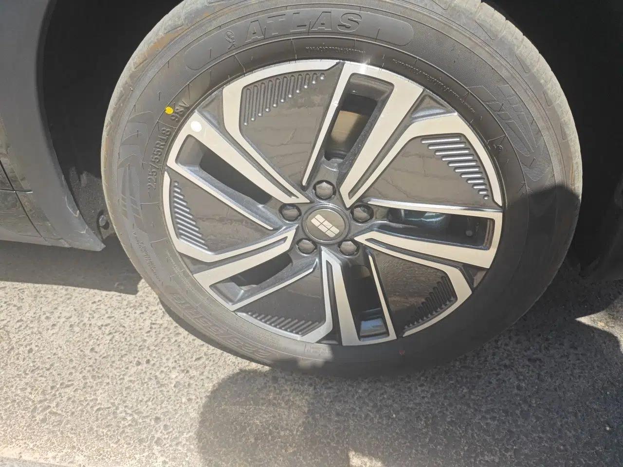 Geely Galaxy Xingjian 7 EM-i 2026 Model 135km Leading Edition — миниатюра 8