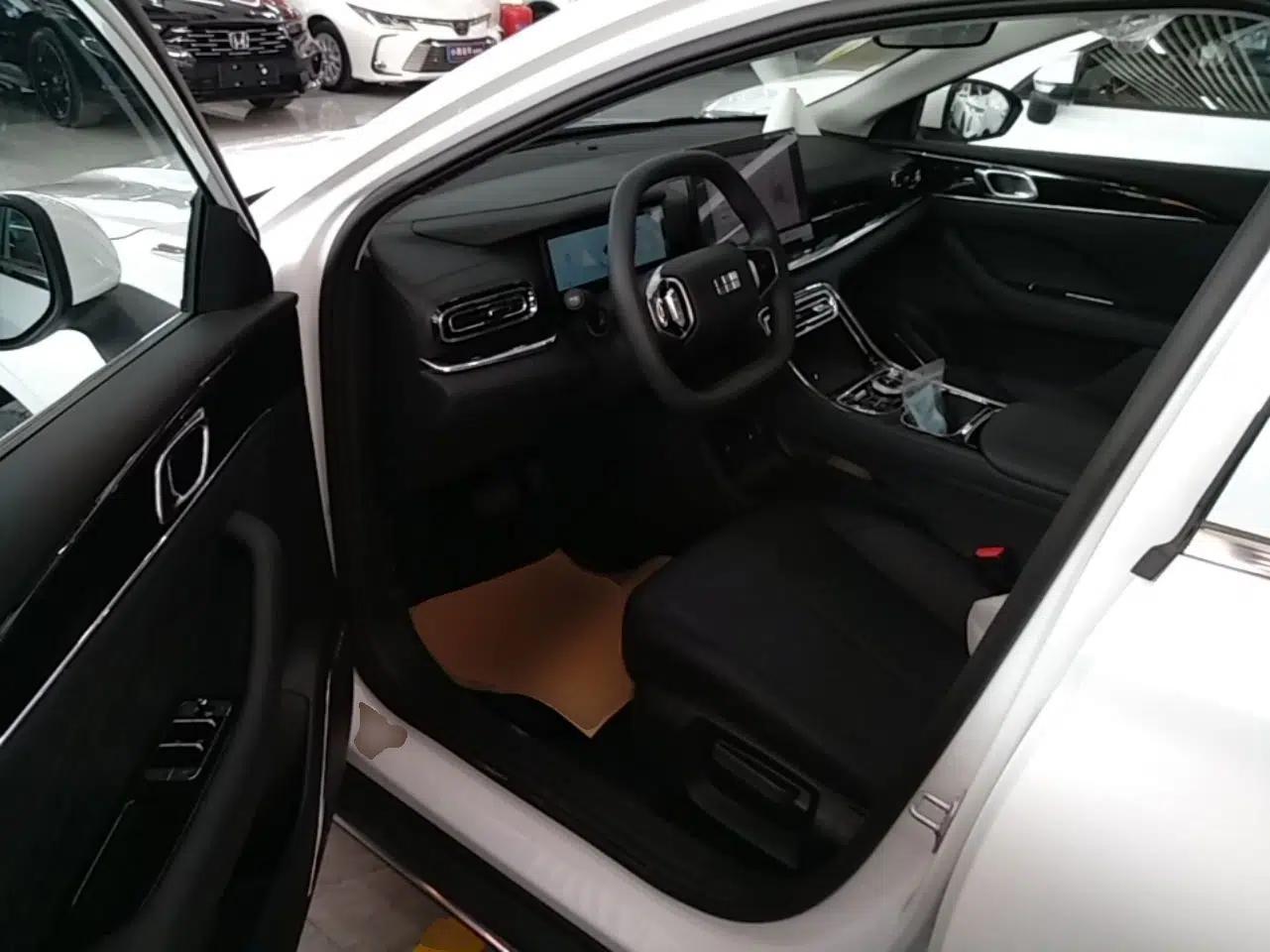 Geely Galaxy Stellar 6 2026 Model 125km Long-range Edition — миниатюра 18