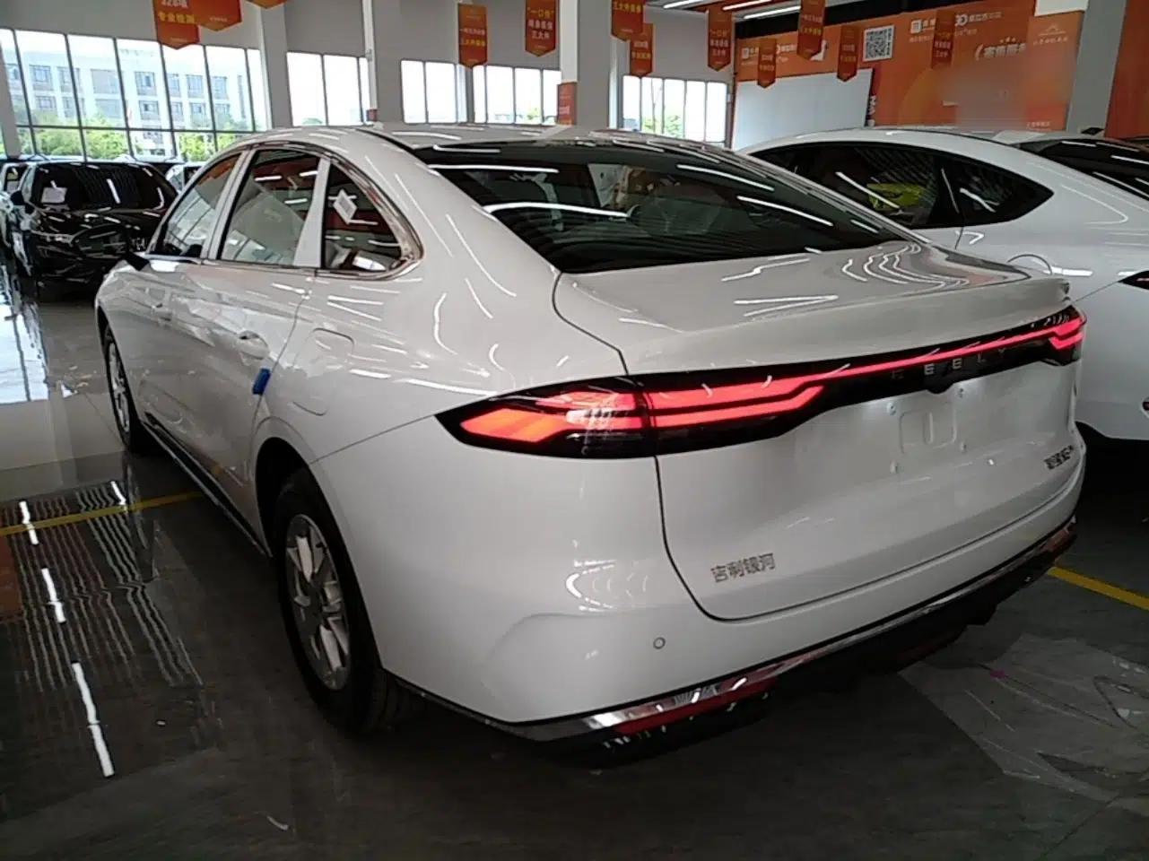 Geely Galaxy Stellar 6 2026 Model 125km Long-range Edition — миниатюра 4