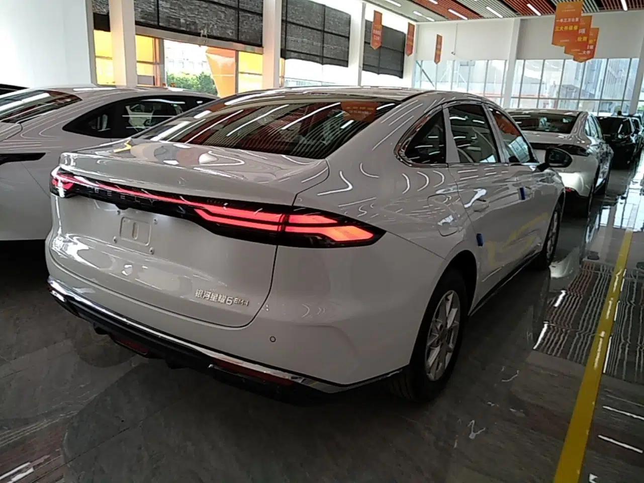 Geely Galaxy Stellar 6 2026 Model 125km Long-range Edition — миниатюра 6