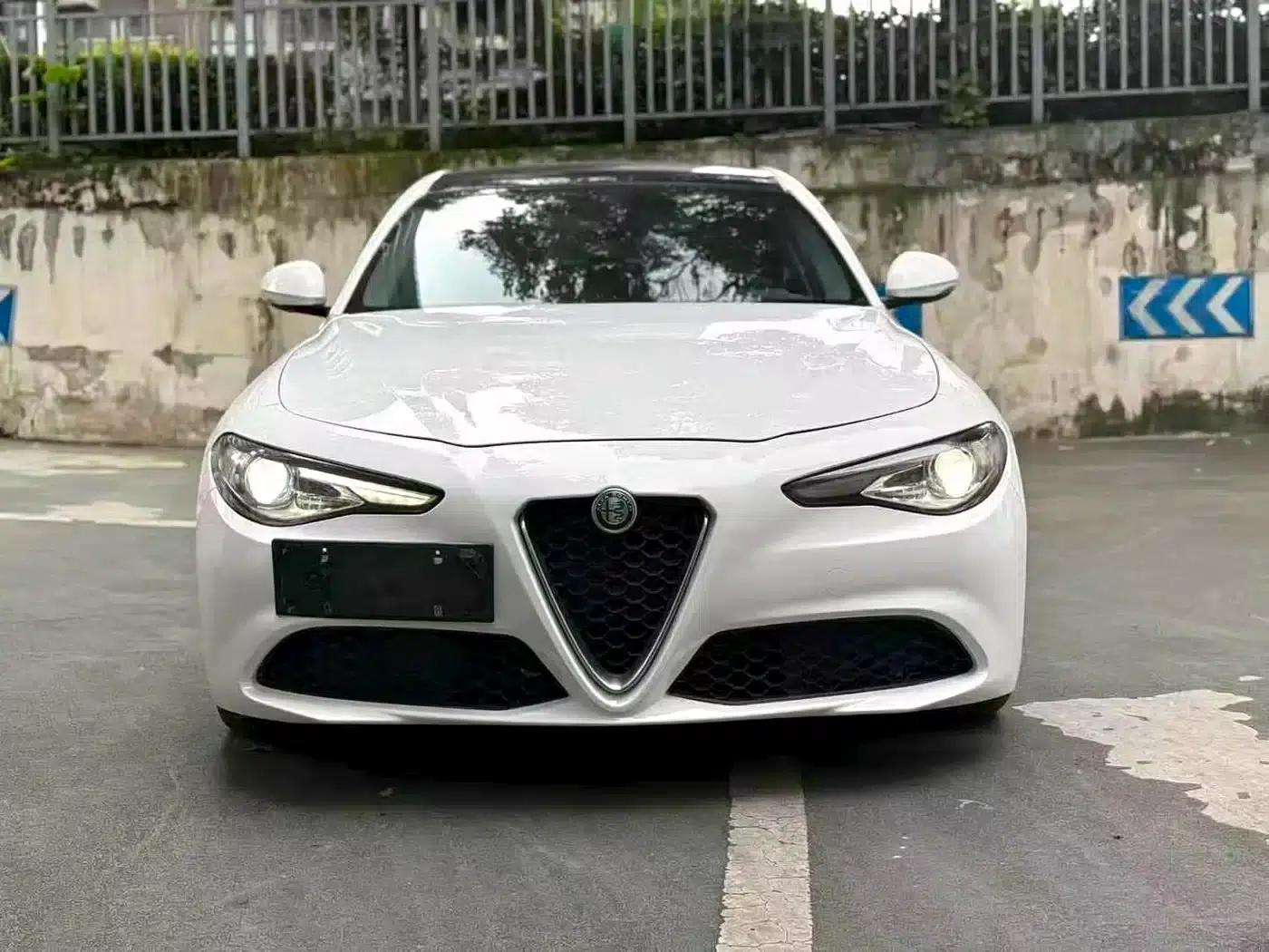 Giulia Juliet 2017 2.0T 280HP Luxury Sport Edition — миниатюра 2