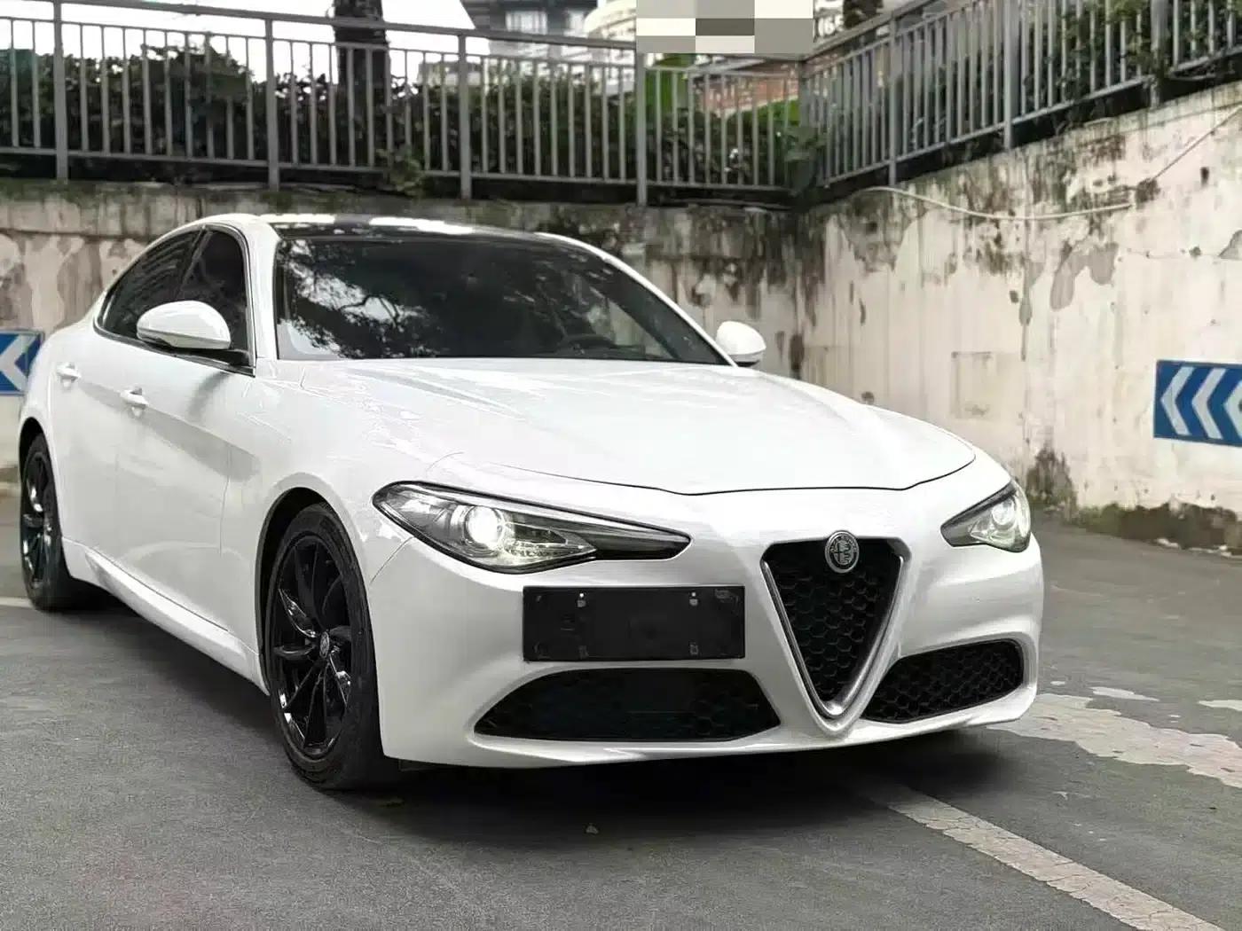 Giulia Juliet 2017 2.0T 280HP Luxury Sport Edition — миниатюра 3