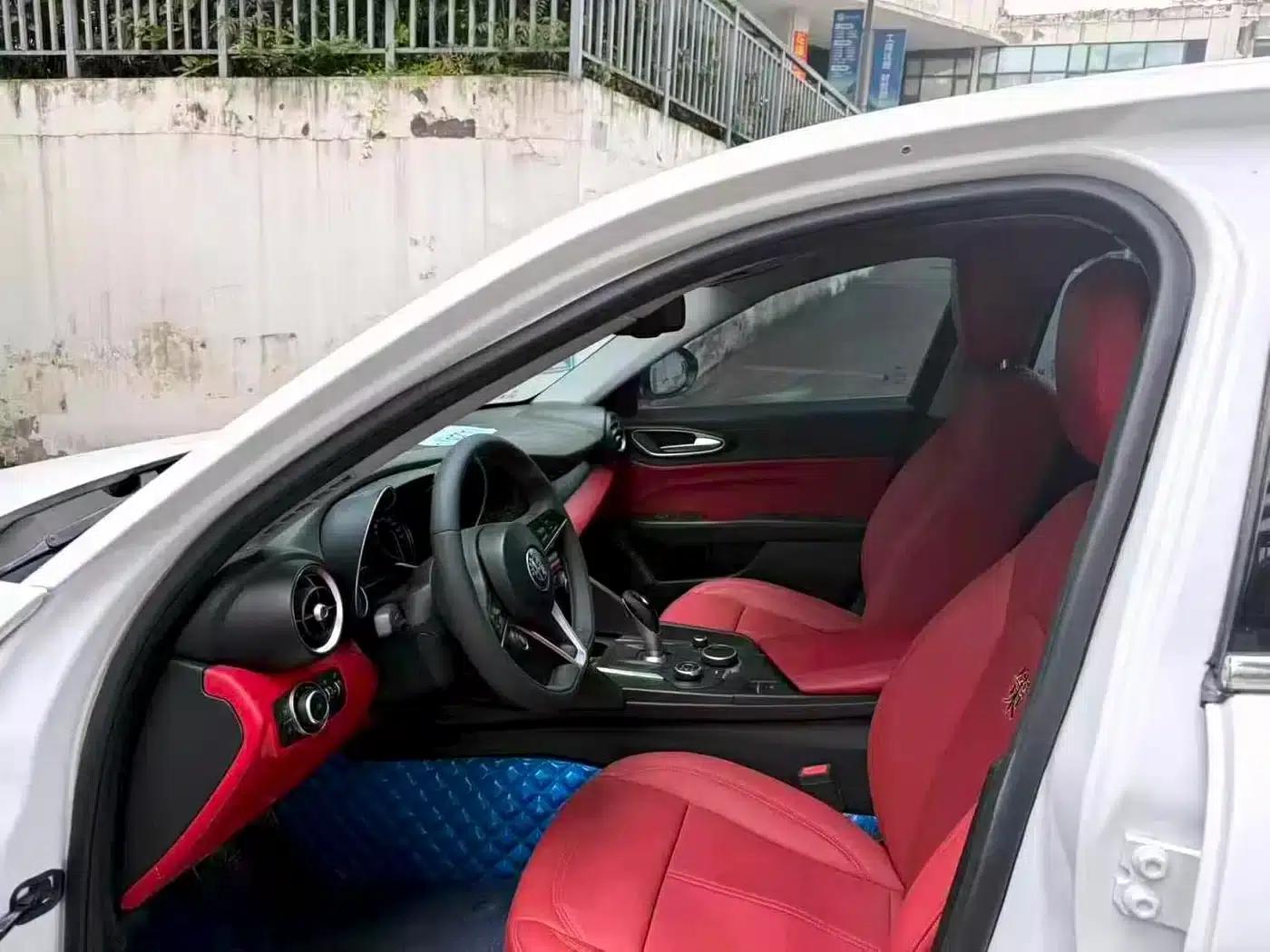 Giulia Juliet 2017 2.0T 280HP Luxury Sport Edition — миниатюра 4
