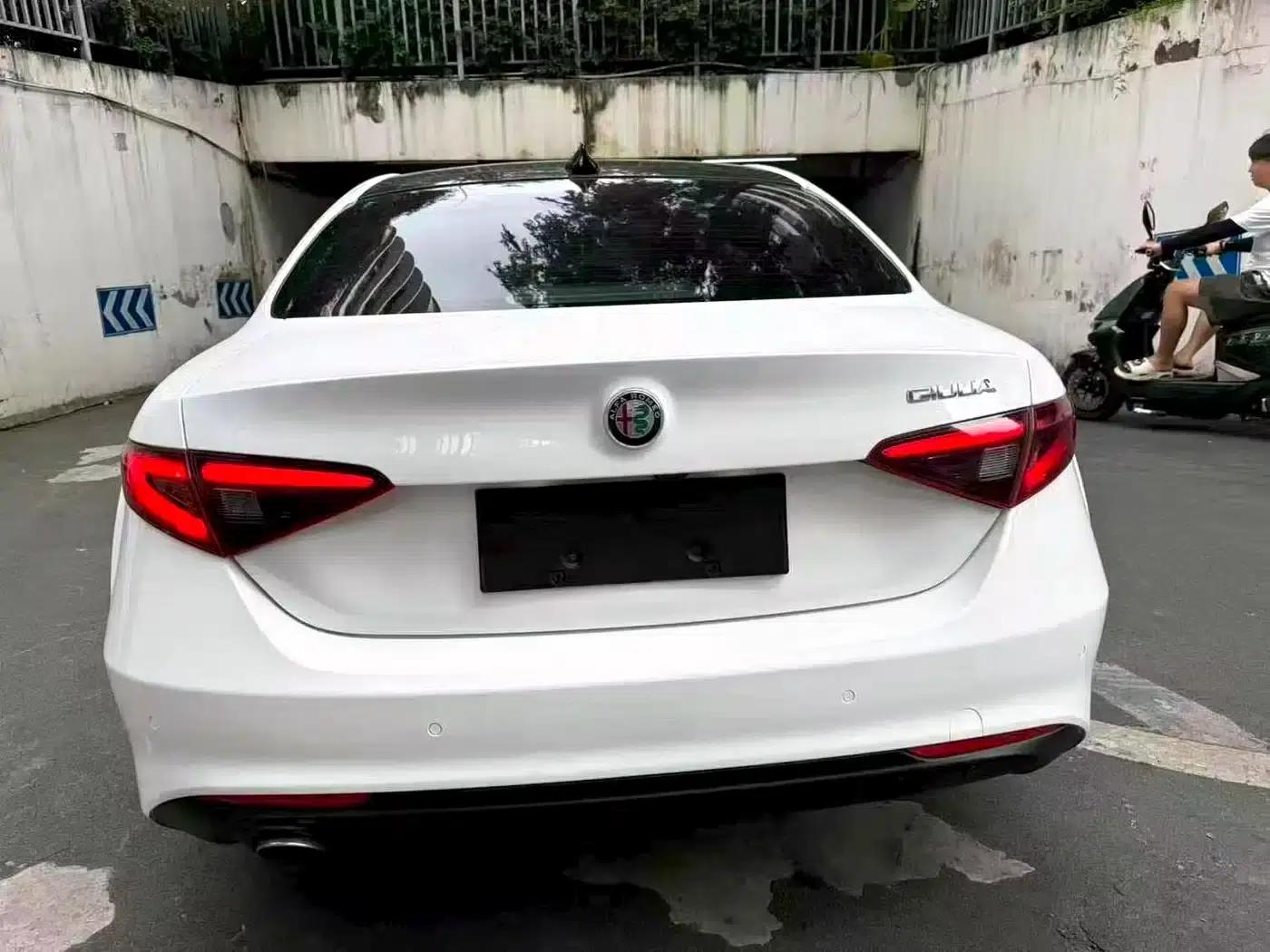 Giulia Juliet 2017 2.0T 280HP Luxury Sport Edition — миниатюра 8
