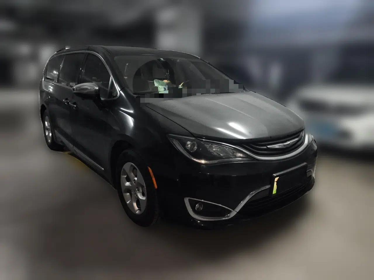 Chrysler Grand Voyager PHEV 2018 3.6L Plug-in Hybrid — миниатюра 3