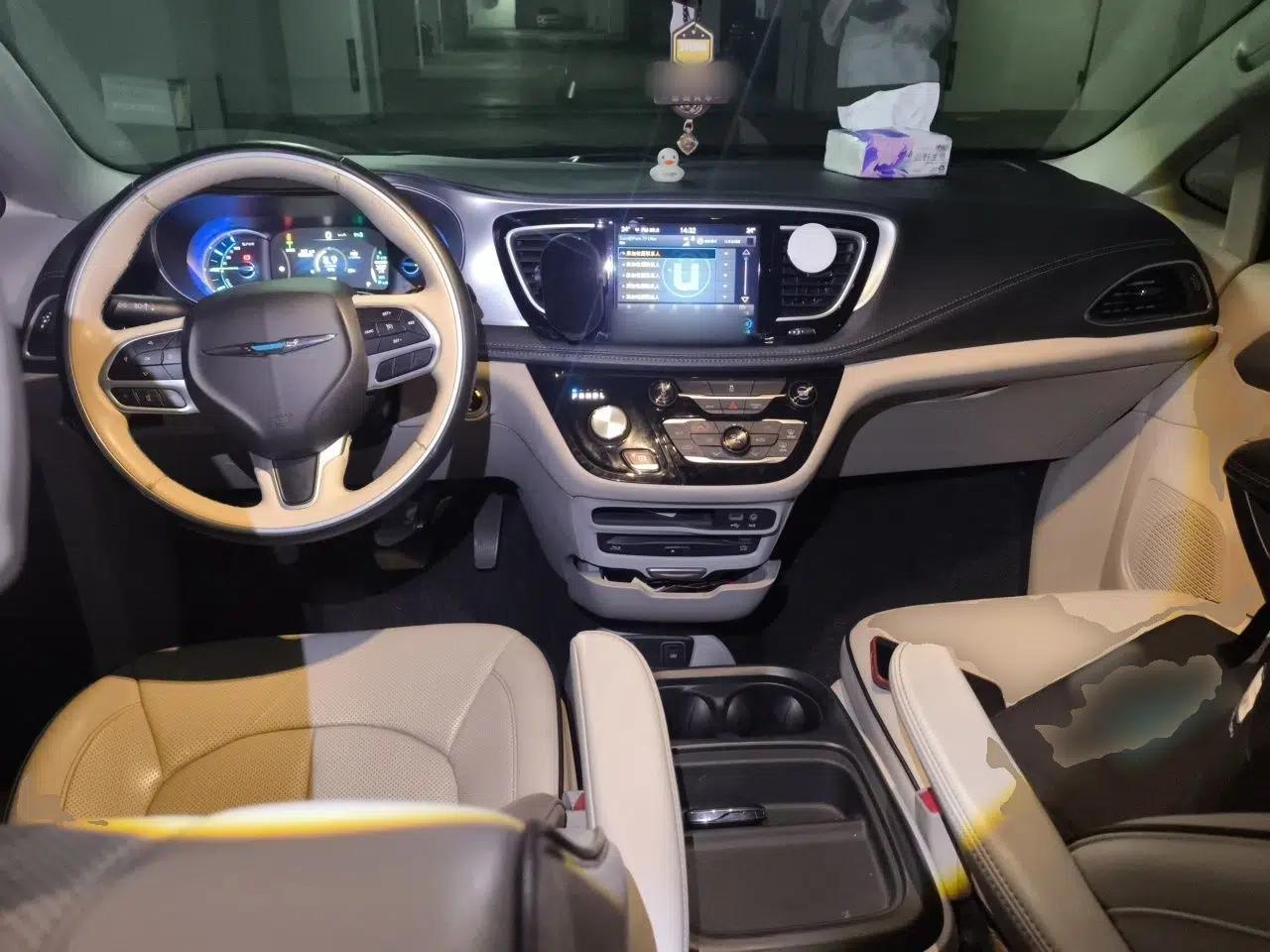 Chrysler Grand Voyager PHEV 2018 3.6L Plug-in Hybrid — миниатюра 10