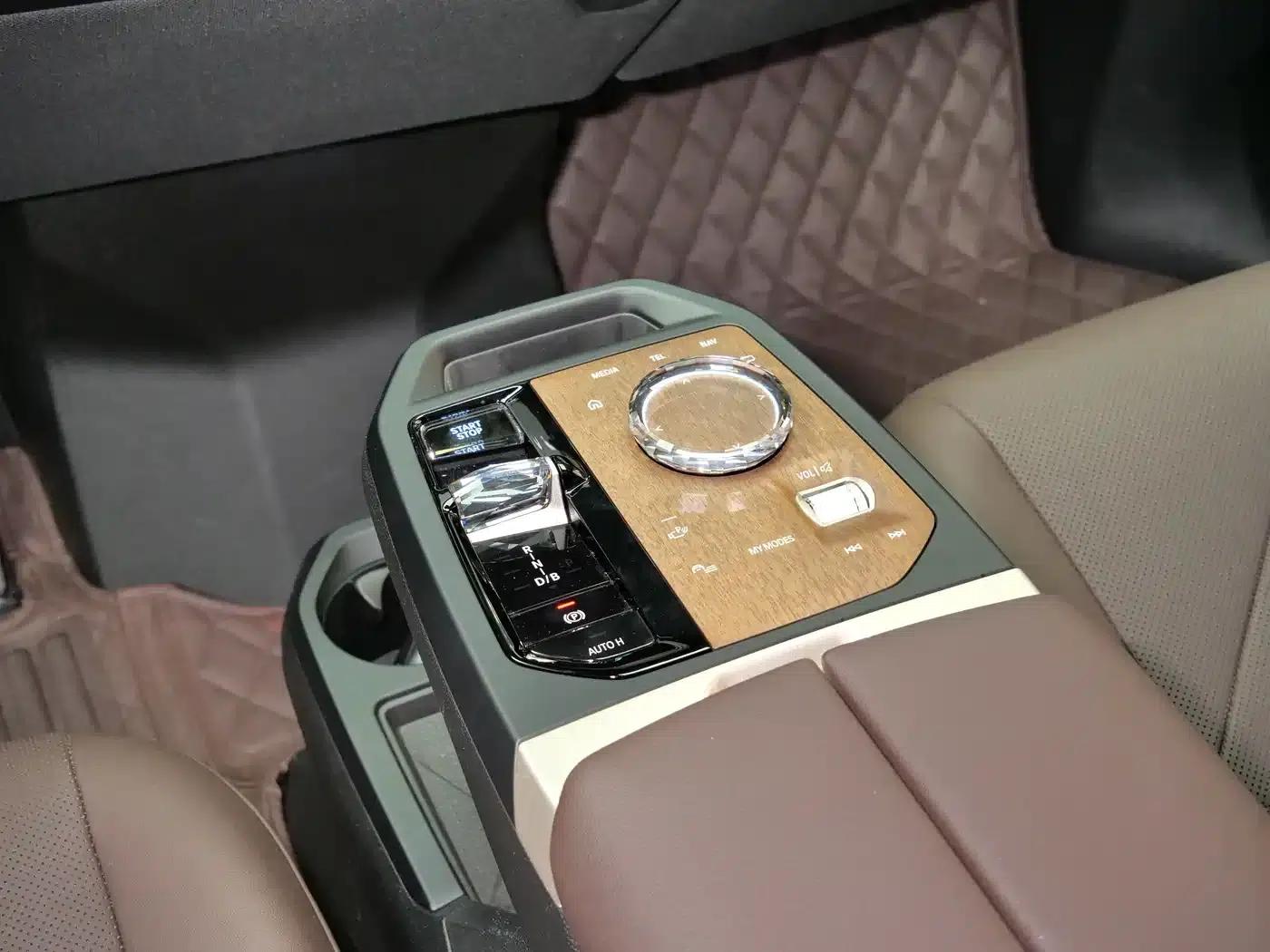 BMW iX 2022 xDrive40 — миниатюра 17