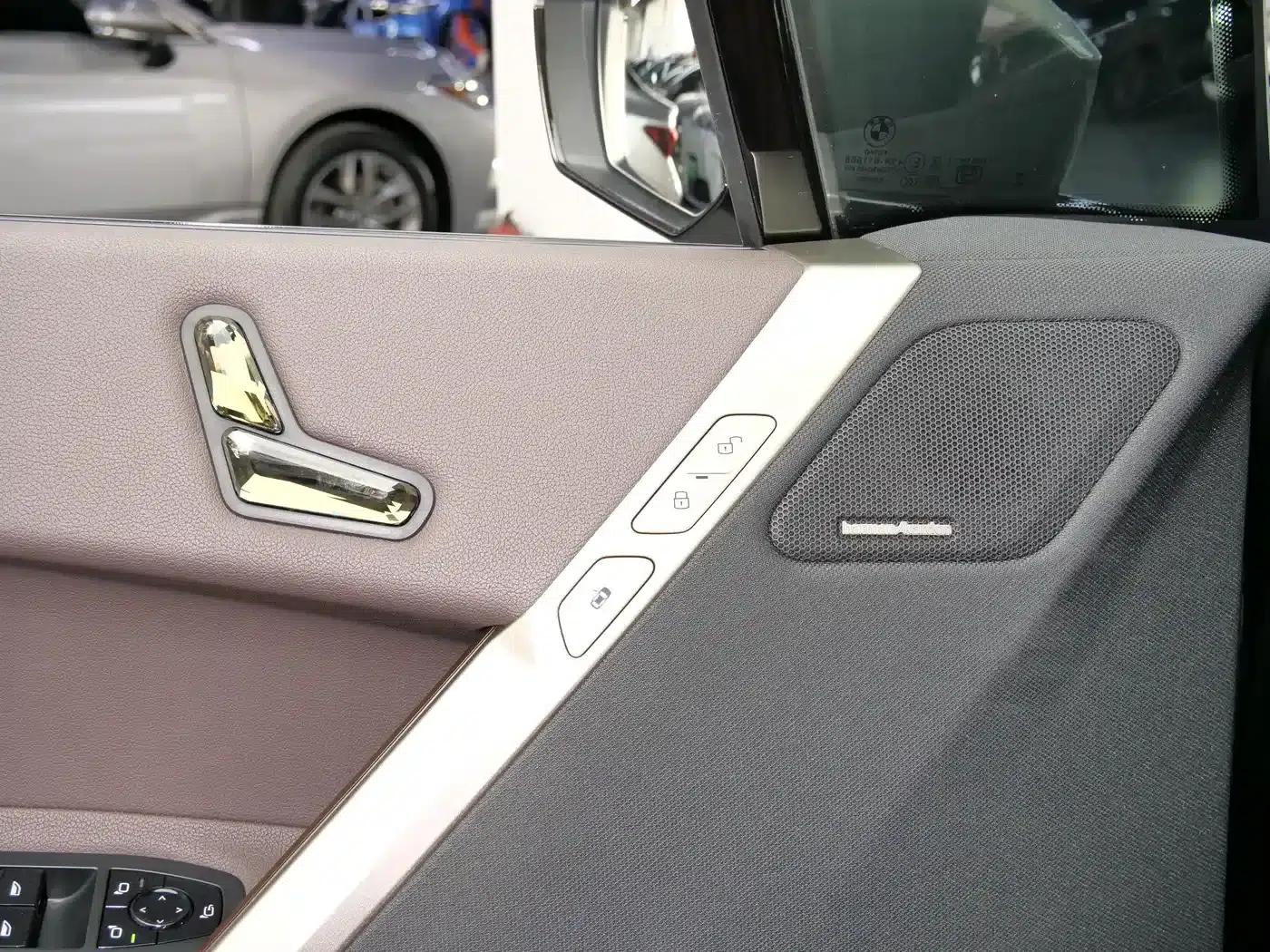 BMW iX 2022 xDrive40 — миниатюра 18