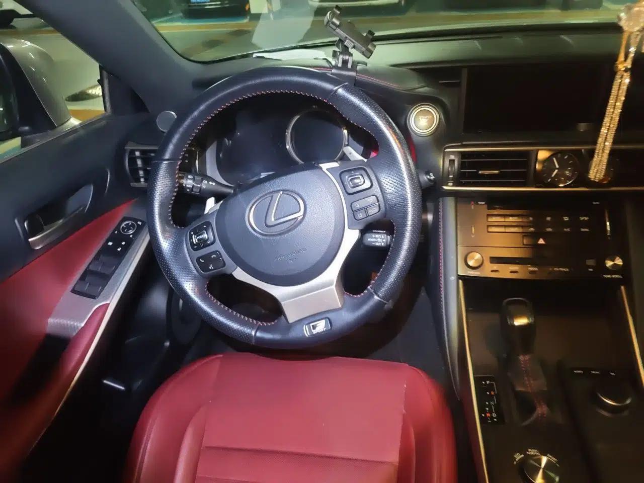 Lexus IS 2017 300 F SPORT Edition — миниатюра 11